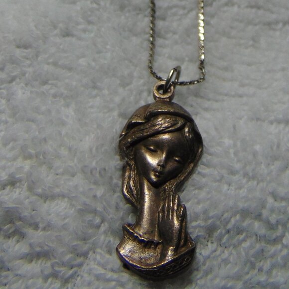 Vintage Mary Mother of Jesus Necklace, Vatican in Italy, Sterling Silver/Pewter - Picture 3 of 6